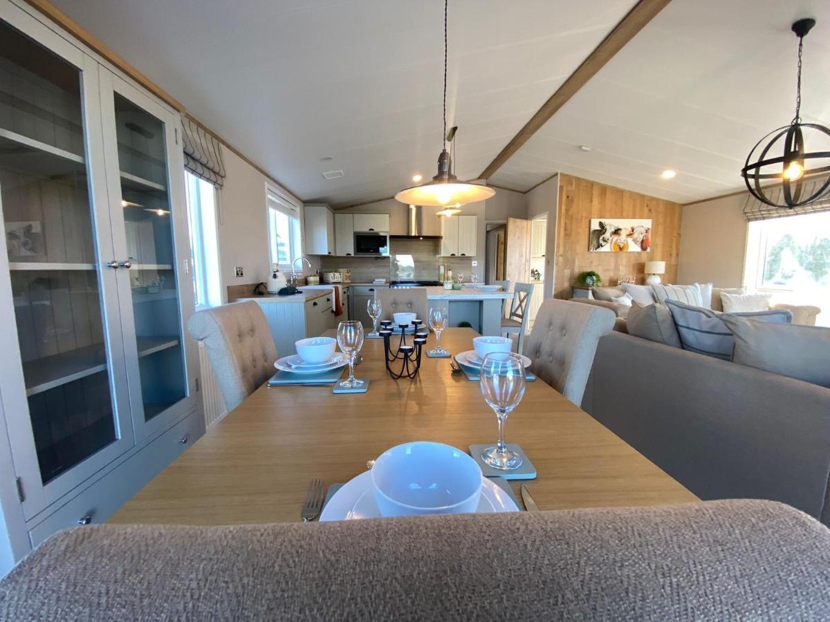 Daphne'S Lodge Mawgan Porth Exterior photo
